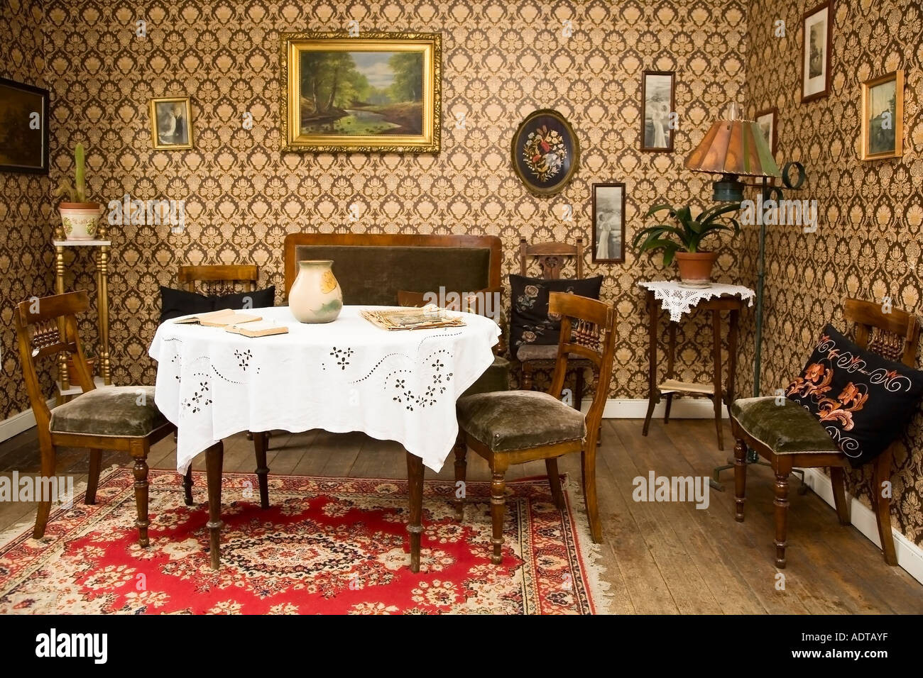 Alte Wohnzimmer Interieur Aus Jahres 1920 Stockfotografie - Alamy pertaining to Wohnzimmer Alt