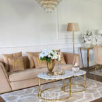 Beige Samt Steppsofa Modern Im Glamour Stil Für Ein Goldenes Wohnzimmer  Monte Carlo Regarding Wohnzimmer Beige Gold